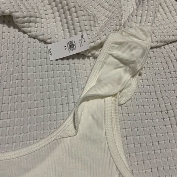 NWT- GAP- XXL. Flutter Sleeve Tank - Picture 4 of 8